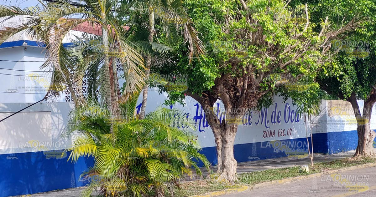 Estudian sin luz en la Josefina Hurtado Montes de Oca2