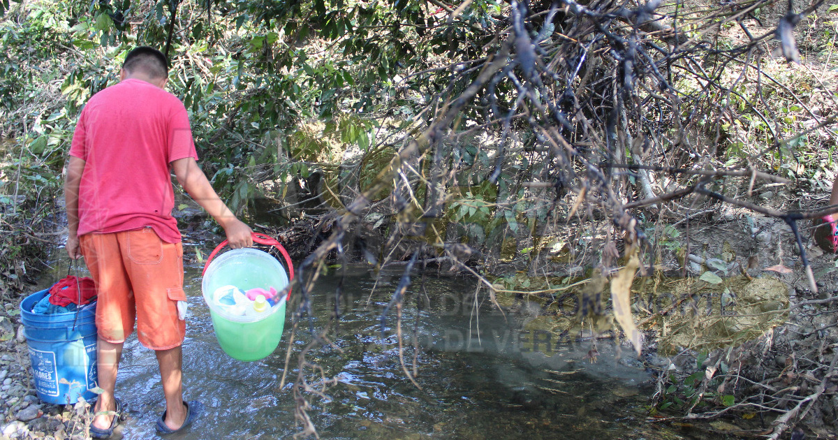 Pemex no ha cumplido por daños causados en Arroyo Florido, en Coatzintla Pemex no ha apoyado con agua