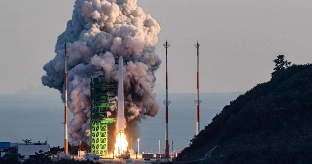 (VIDEO) Primer cohete creado en Corea del Sur fracasa al intentar poner un satélite en órbita