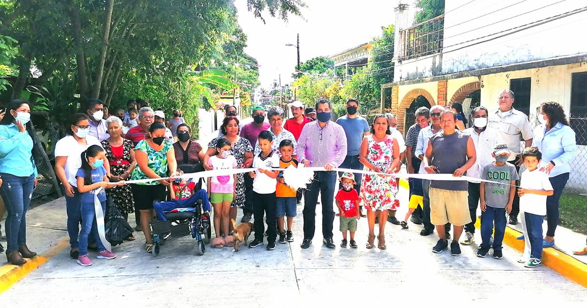 Inaugura Jiménez Rodríguez calle Juan de la Barrera Inaugura Jiménez Rodríguez calle Juan de la Barrera