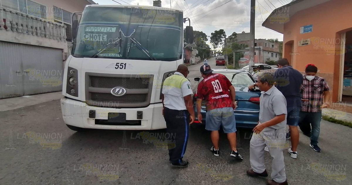 Intentó ganarle el paso al autobús