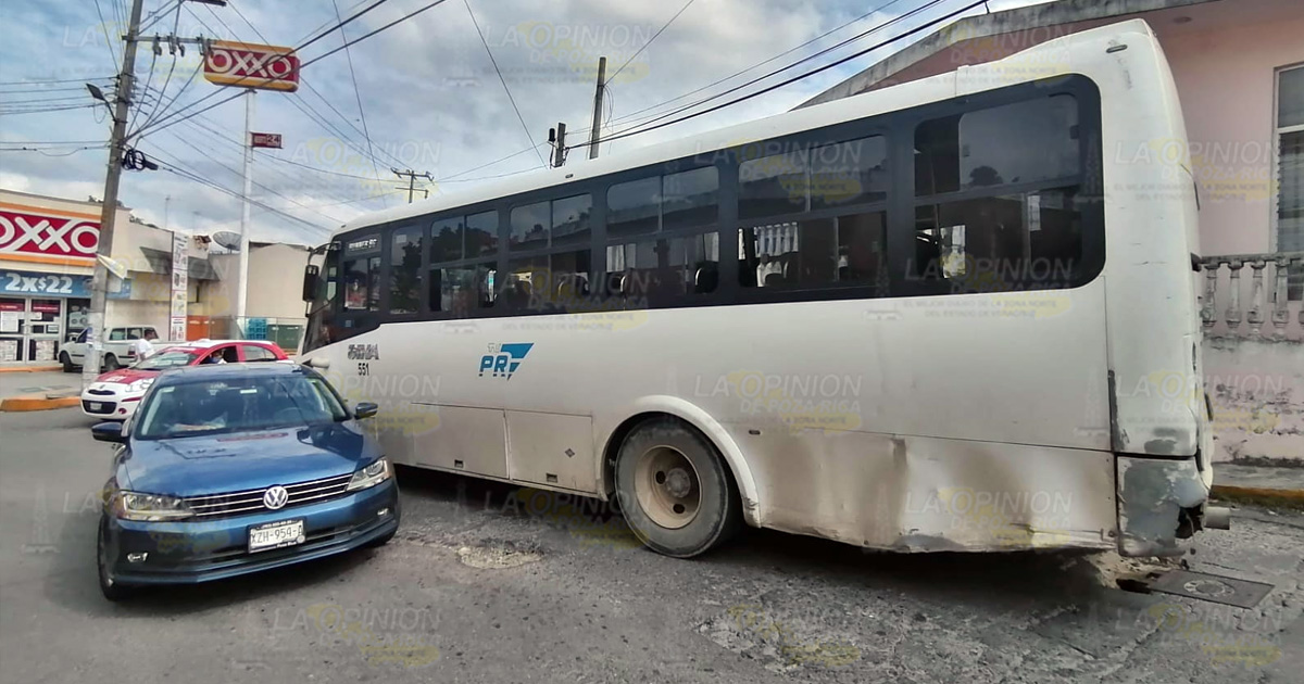 Intentó ganarle el paso al autobús