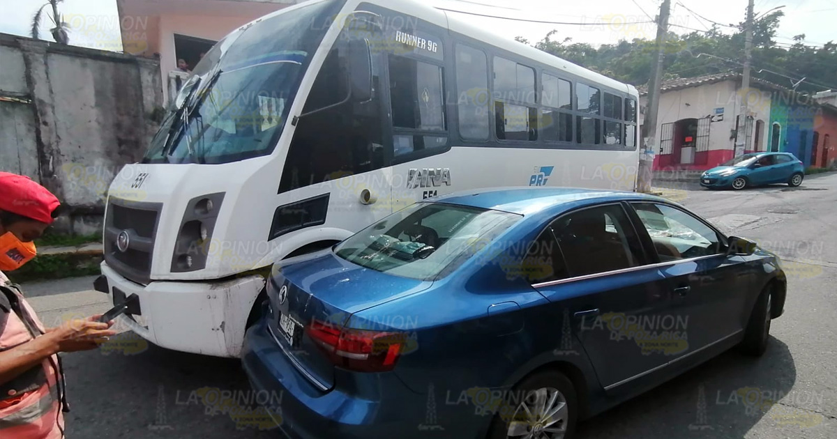 Intentó ganarle el paso al autobús