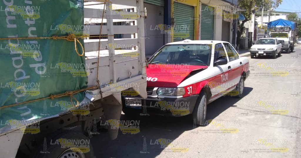 ¡Motociclista choca y se lesiona!