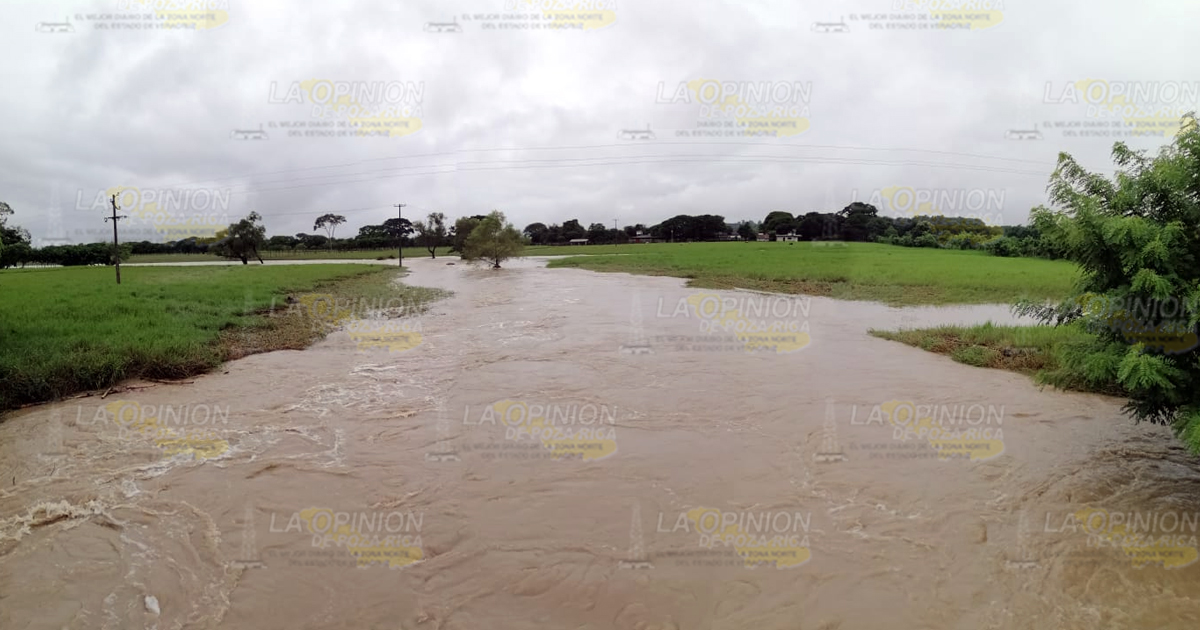 Lluvias reducen el paso sobre la carretera Espinal-Coyutla