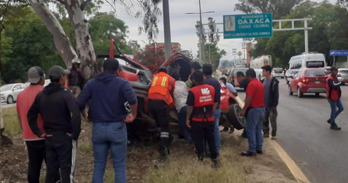 Mueren madre e hija en accidente en Oaxaca Mueren madre e hija en accidente en Oaxaca