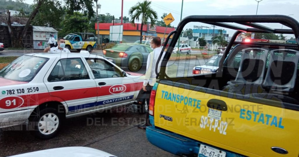 Operativo de Transporte Público toma por sorpresa a taxistas, en Coatzintla Coatzintla, Ver. - Usuarios del transporte público que se desplazan de Coatzintla a Poza Rica, fueron sorprendidos por la movilización...