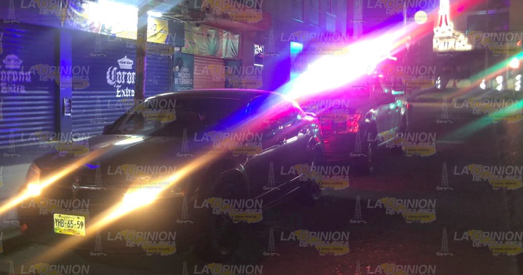 Por pasarse un alto, detienen a joven conductora en Poza Rica