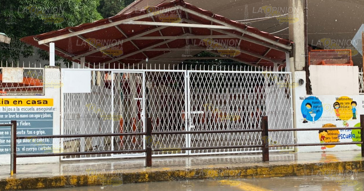 Quería ingresar a una escuela a la fuerza