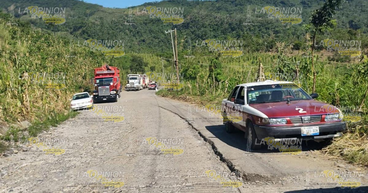 Tráiler apunto de volcar