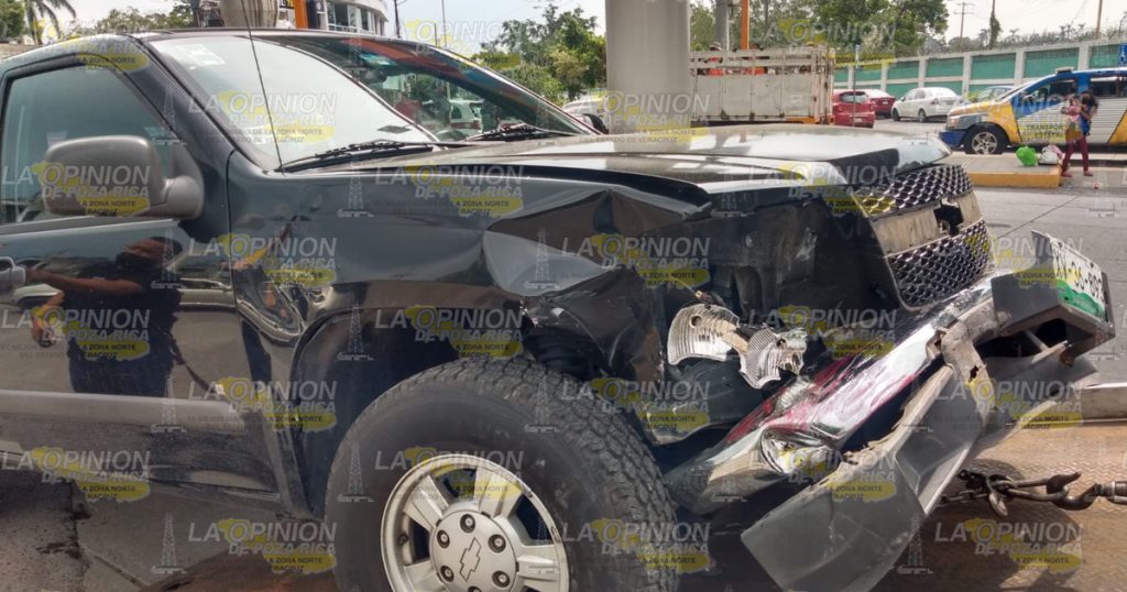 Aparatoso percance vial en el bulevar Central Oriente