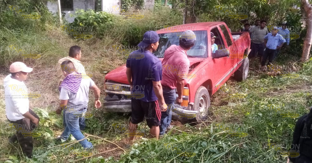 Por poco se mata Subagente de La Piedad, Cazones, en accidente vial