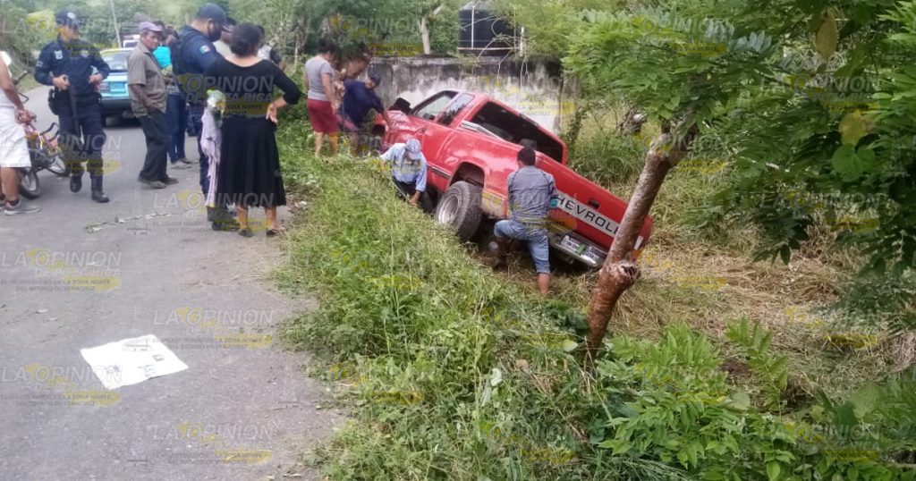 Por poco se mata Subagente de La Piedad, Cazones, en accidente vial