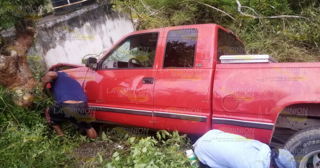 Por poco se mata Subagente de La Piedad, Cazones, en accidente vial