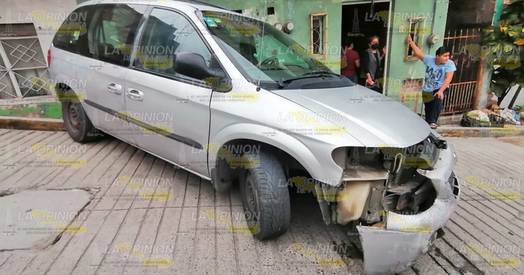 Alcoholizado taxista provoca accidente