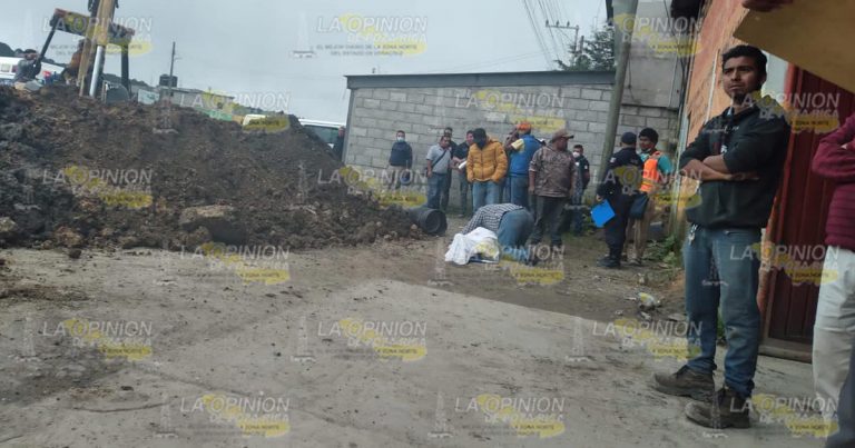 ¡Alud de tierra sepulta y mata a trabajador!