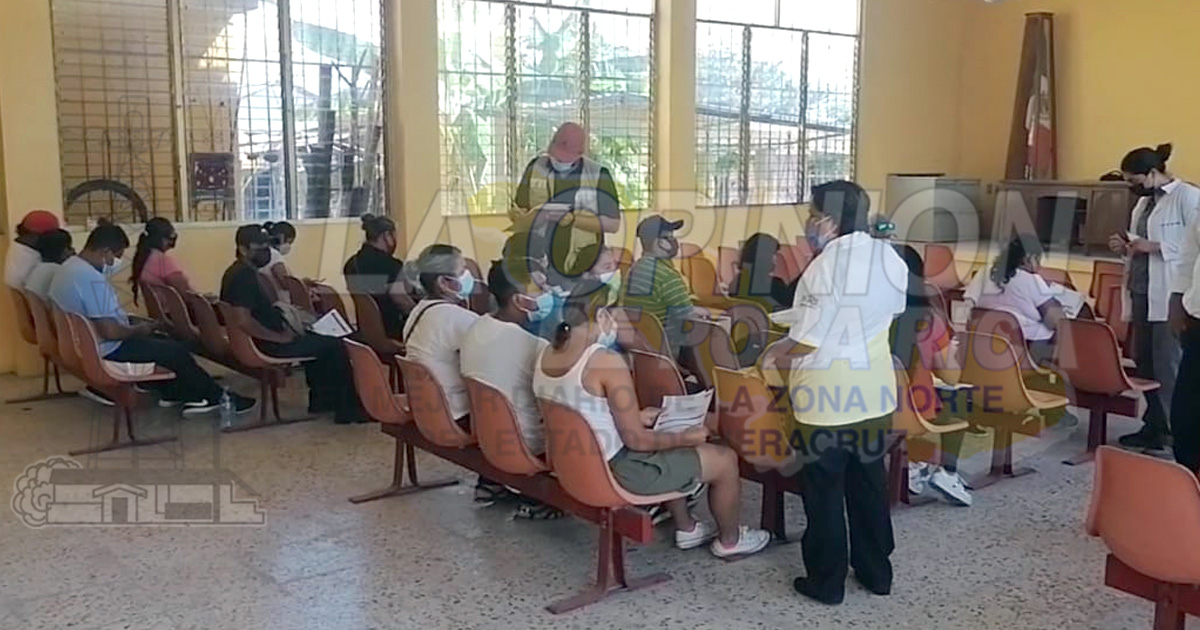 Aplican 2a dosis contra Covid-19 a mayores de 18 años, y a rezagados en Cazones