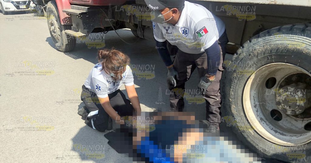 Automóvil manda a peatón al hospital