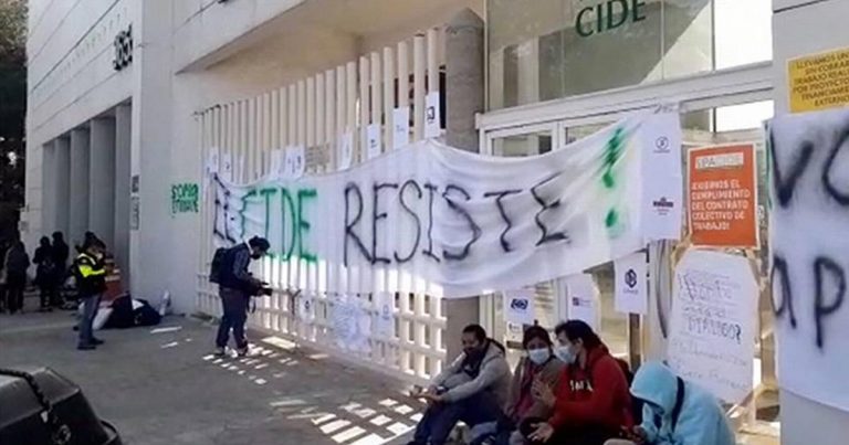 Estudiantes del CIDE se van a paro