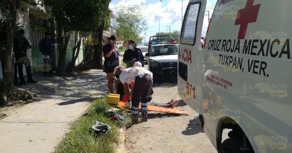 Cae de moto y queda lesionada
