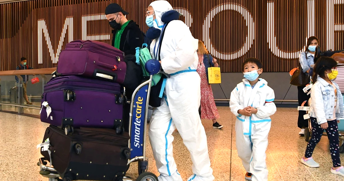 "Cansancio, dolor de garganta, tos... ¿con gusto y olfato? Los síntomas de ómicron