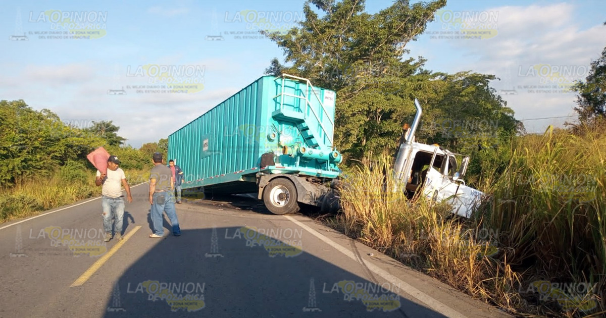 Chocan dos tractos camiones en la Tuxpan-Tampico