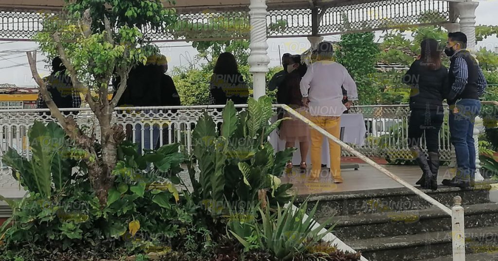 Celebran segunda boda igualitaria en Coatzintla