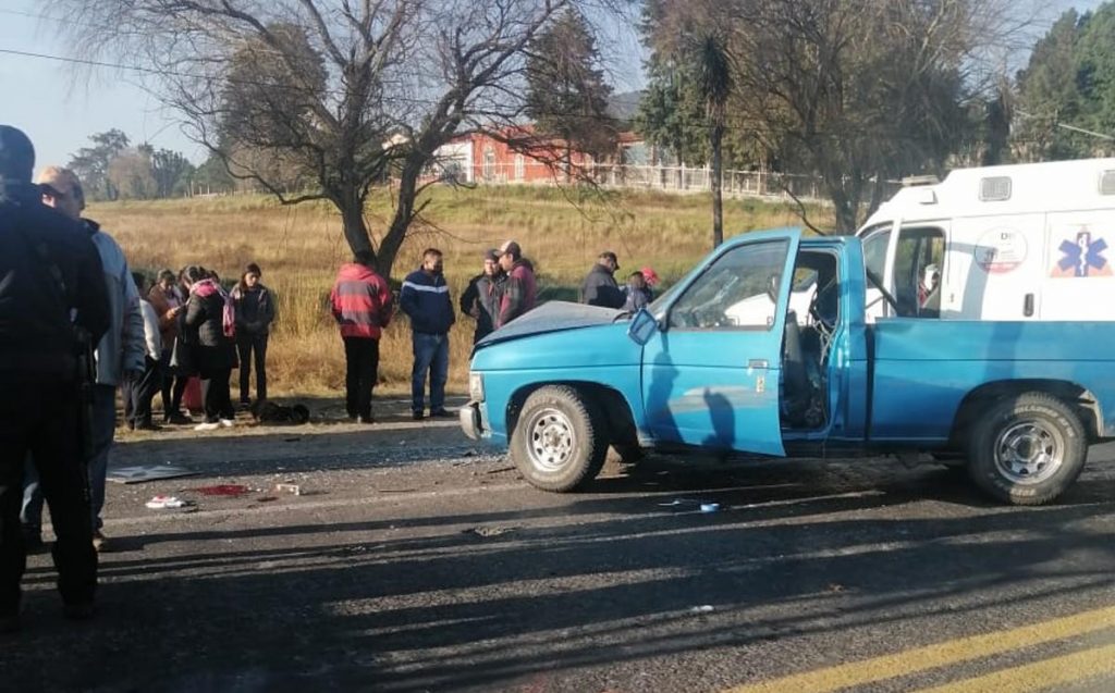 Vuelca camioneta en carretera de Toluca