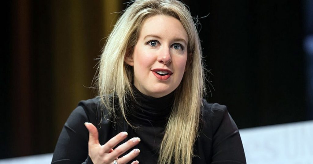 Elizabeth Holmes, la polémica emprendedora de Silicon Valley testifica acusada de fraude
