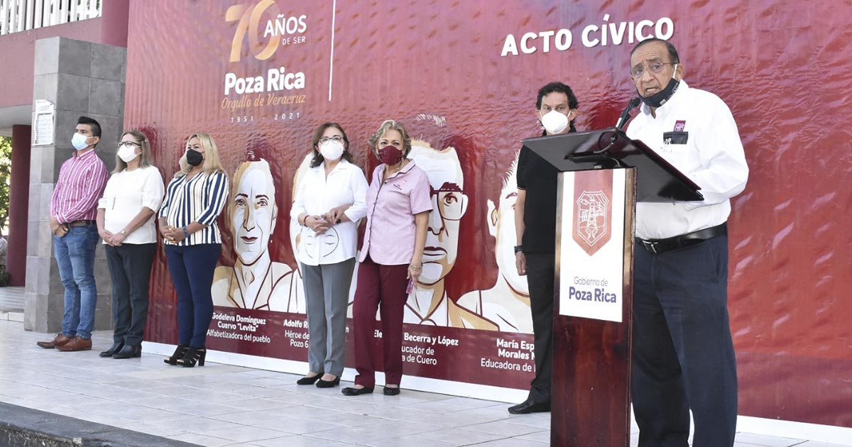 Encabeza Alcalde acto cívico en la explanada municipal