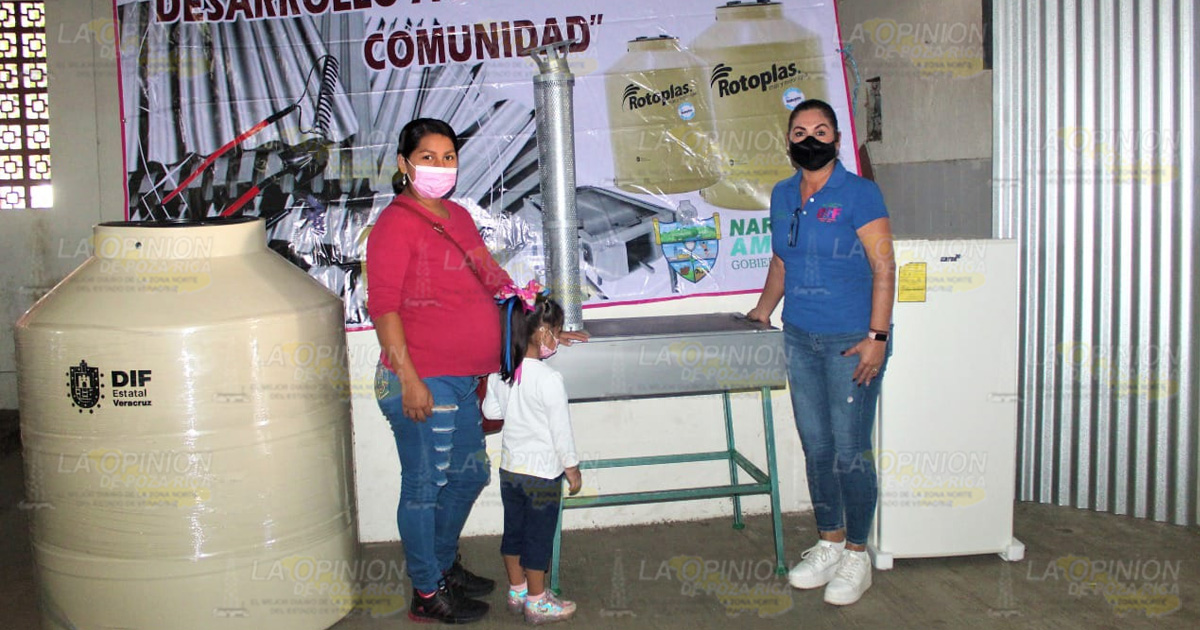 Entregan más de 100 apoyos el DIF de Naranjos