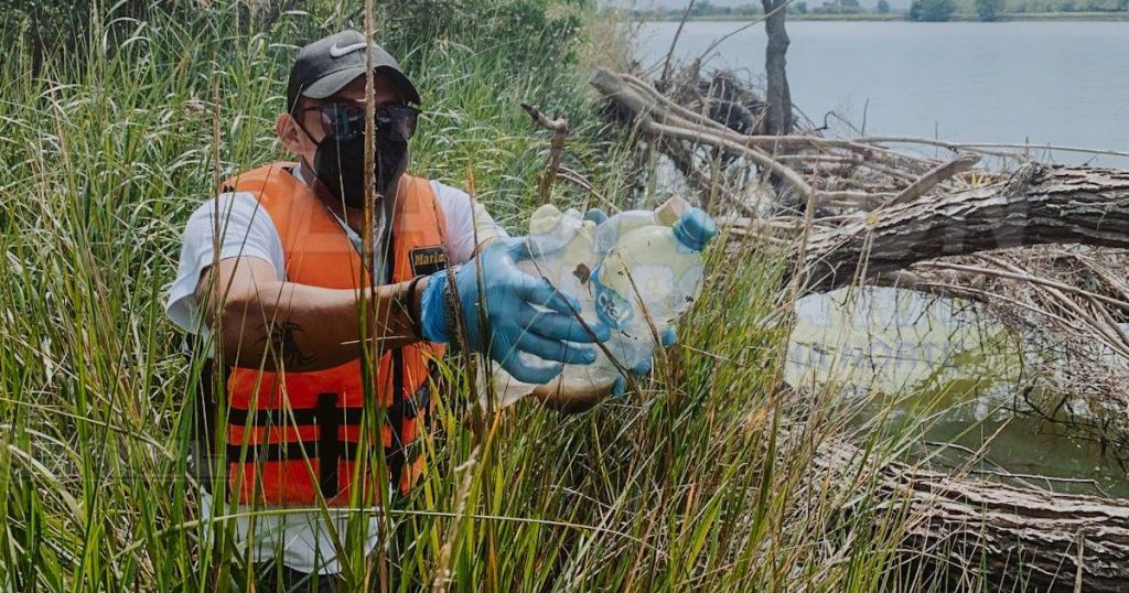 Fabricarán ecoladrillos con PET extraído del río y esteros