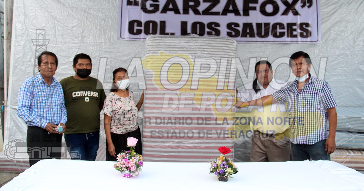 Familias de Los Sauces son beneficiadas con colchones