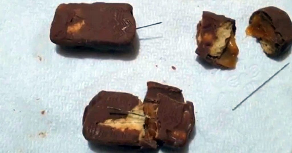 Hallan agujas de coser dentro de chocolates que le dieron a niños en Halloween