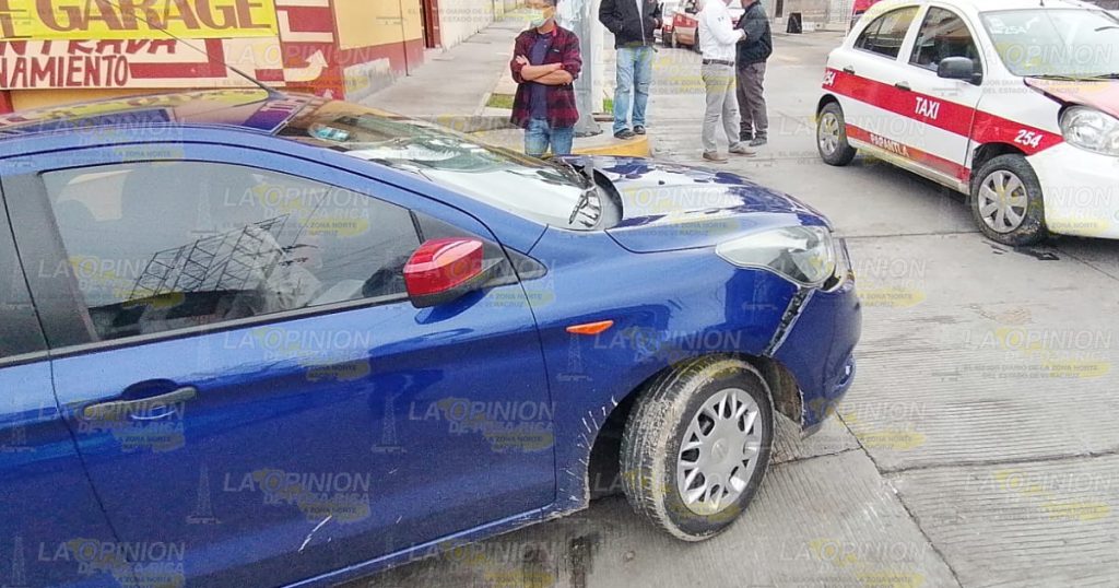 Imprudente conductora no hace alto y choca