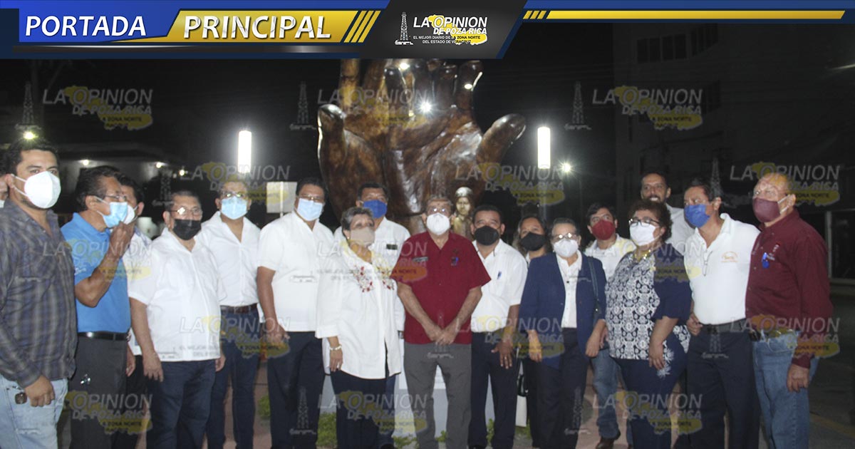 Inauguran escultura en honor al maestro