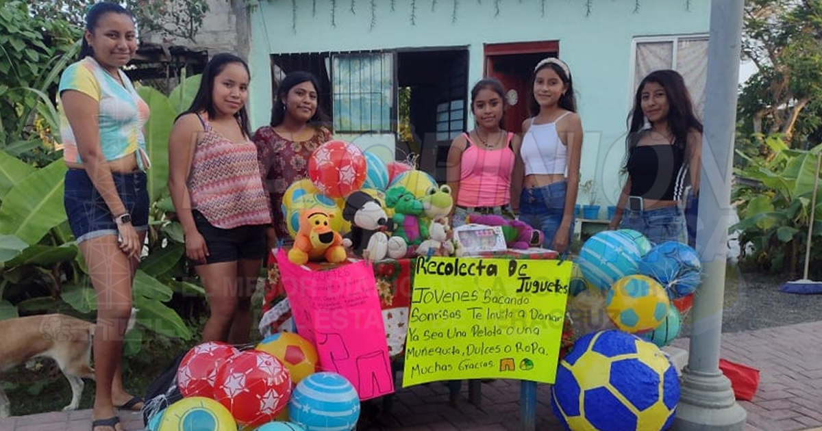 Jóvenes se unen para llevar sonrisas a Tecolutla