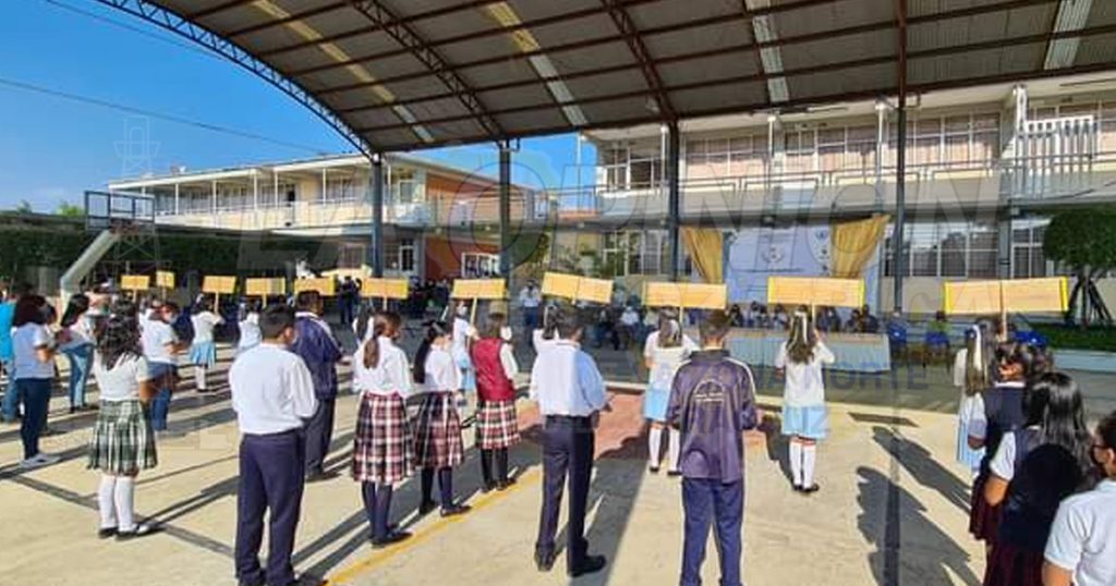 Llevan a cabo concurso de Spelling Bee en La Uno