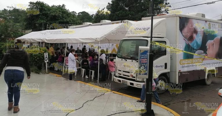 Llevan servicios de salud a Coatzintla