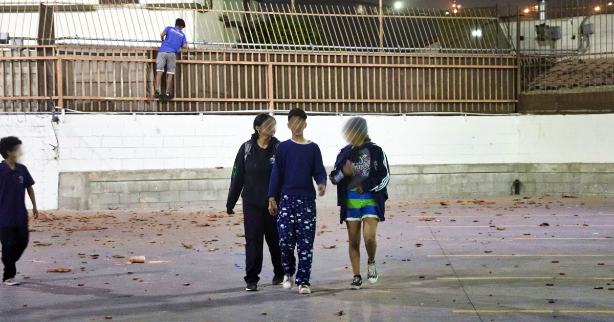 Menores se amotinan en albergue del DIF en Tijuana; exigen cobijas y comida