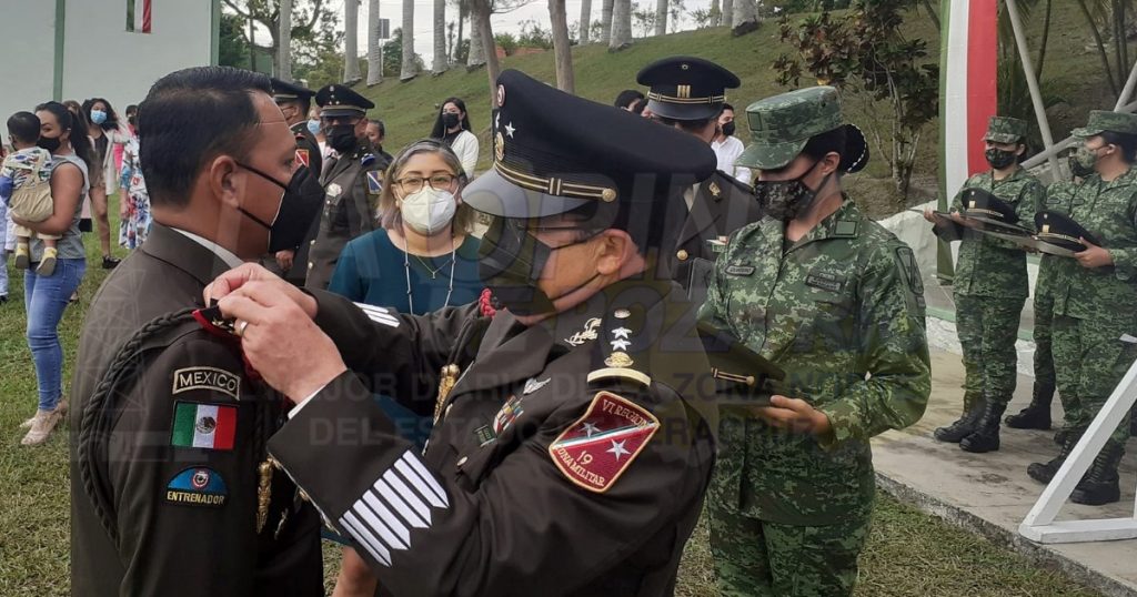 Otorgan ascensos a jefes y oficiales del Ejército Mexicano en Tuxpan