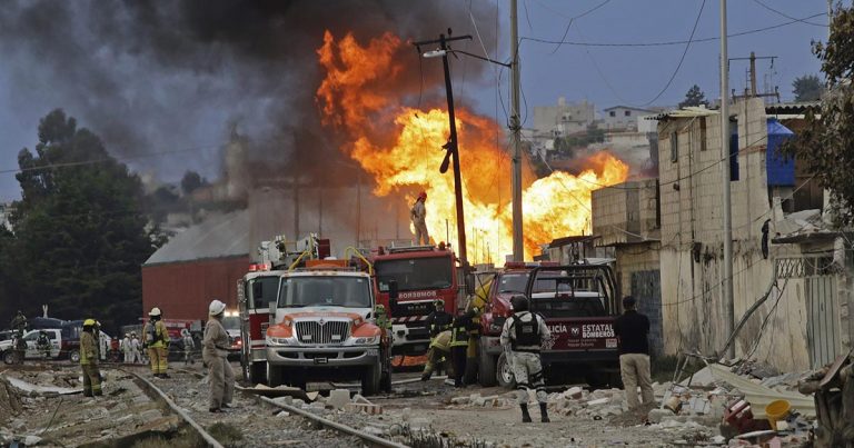 Suman 3 muertos por explosión en Puebla