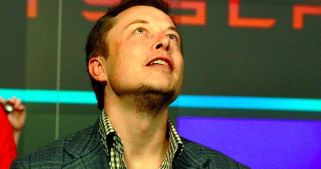 Para evitar elusión fiscal, Elon Musk pregunta en Twitter si debería vender el 10% de acciones de Tesla