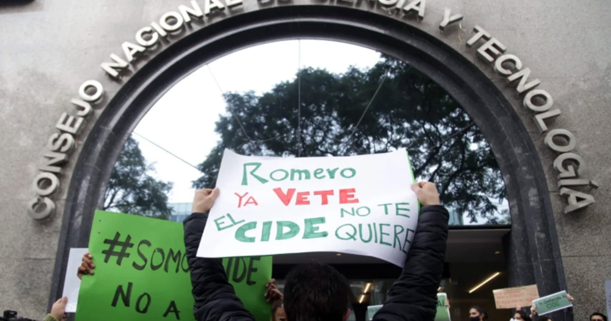 Pese a críticas y manifestaciones, Álvarez-Buylla anunció que Romero Tellaeche es nuevo director del CIDE