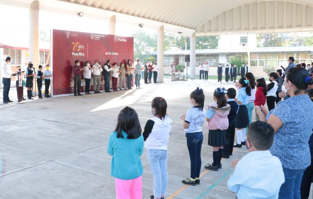 Pondera alcalde programa cívico en escuelas