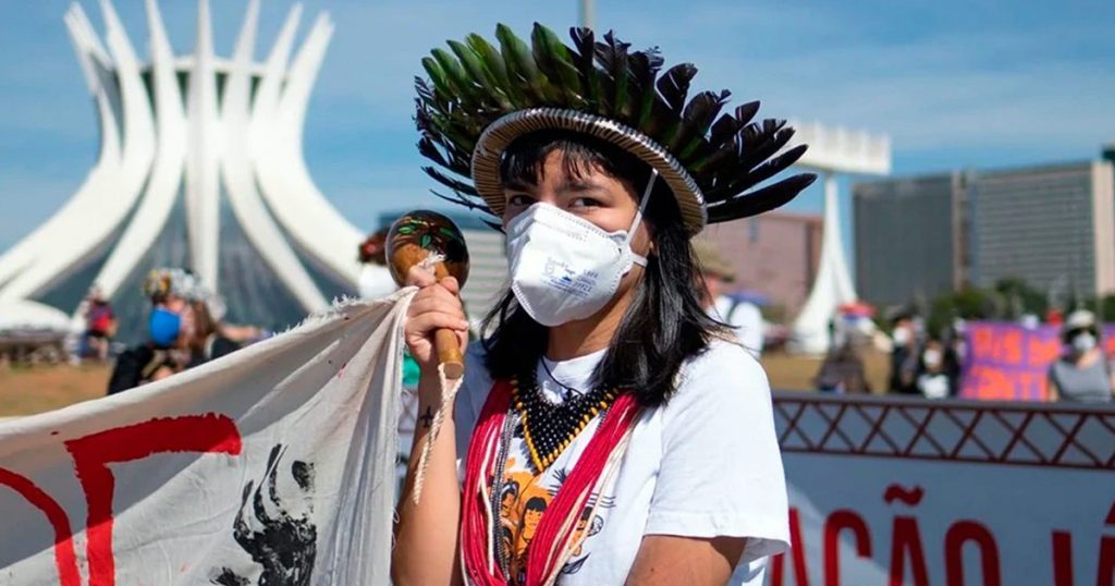 Quién es Txai Suruí, la joven del Amazonia que encandiló la COP26