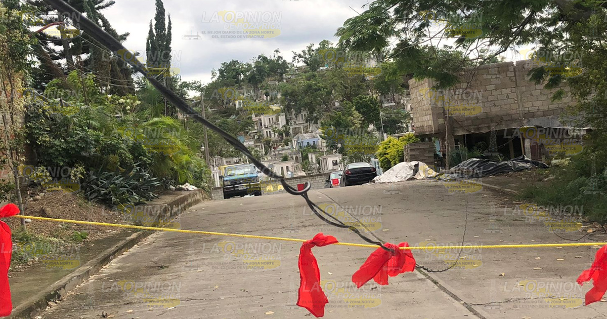 Camión recolector destroza cables de energía eléctrica