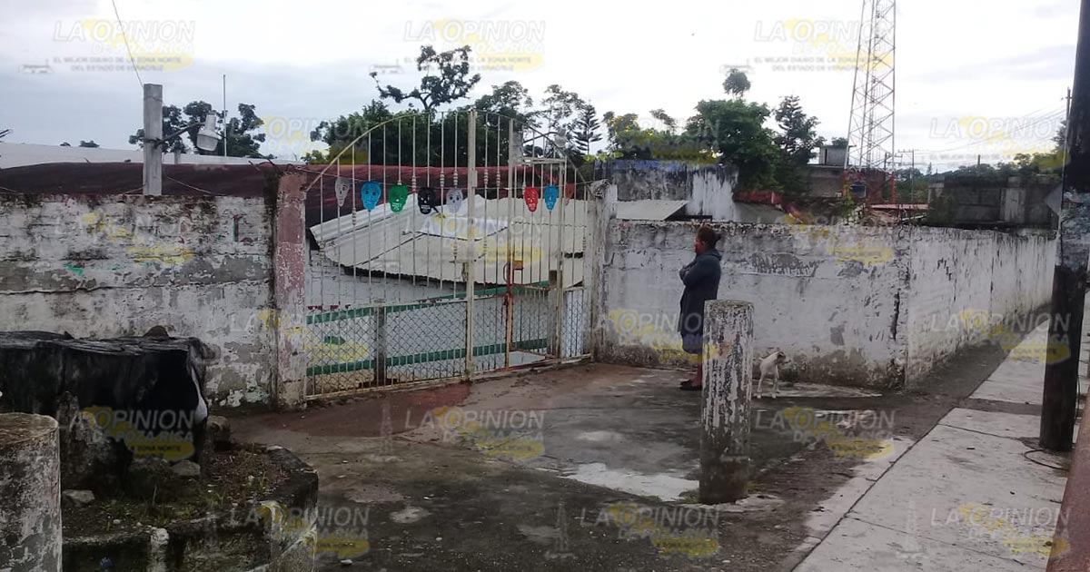 Supervisor protege a intendente incumplido de primaria de El Chote