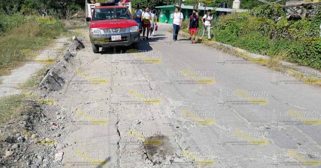 Camiones de volteo destruyen calles