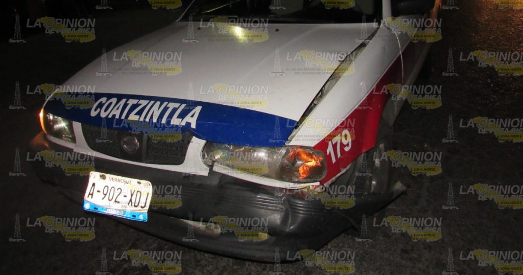 Taxi impacta por alcance a una camioneta